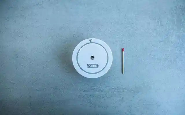 Rauchwarnmelder Groessenvergleich mit Rauchwarnmelder